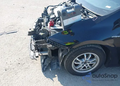 2021 Toyota Prius Le z USA, uszkodzony, nr VIN JTDKAMFU4M3146400